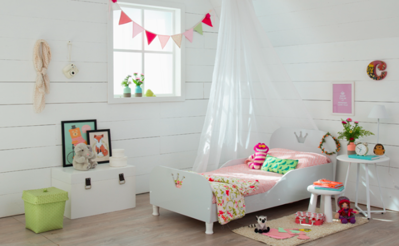 cama de solteiro com colchão macio e confortável para ajudar no sono infantil e regular as rotinas das crianças.